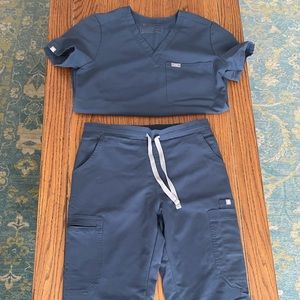 Figs, top- catarina xs and pants - yola skinny tall xs